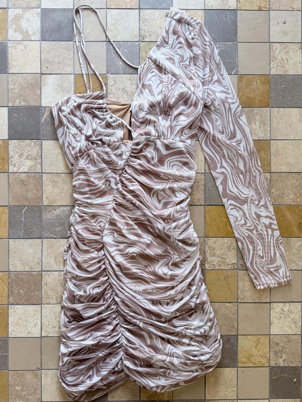 Asymmetric One-Shoulder Ruched Mini Dress in Beige Swirl - Picture 2 of 8